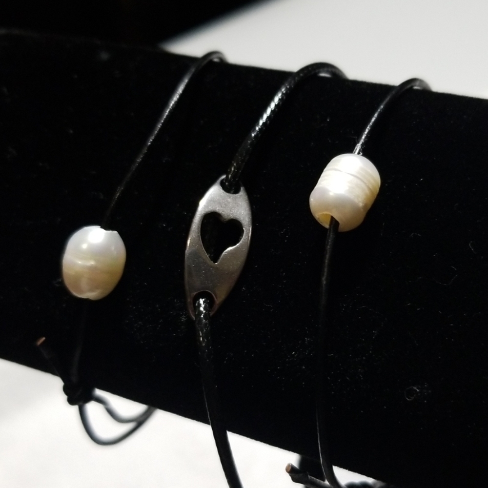 🔵🆕️ 2 Pearl and 1 Stainless steel heart bra - Picture 2 of 4